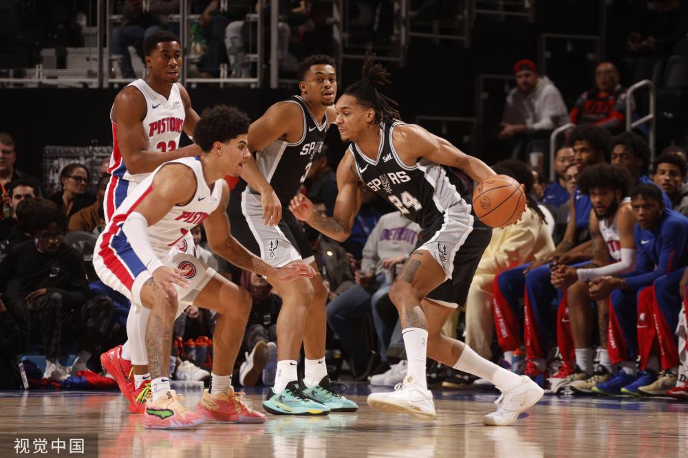 曼联防线的 曼联防线的